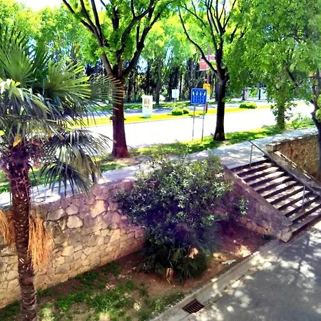 Suzana 2br With Balcony * 斯普利特