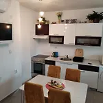 Suzana 2br With Balcony Appartamento