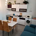 Suzana 2br With Balcony Appartamento