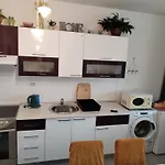 Suzana 2br With Balcony Appartamento