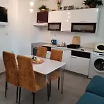 Appartamento Suzana 2br With Balcony