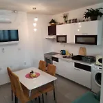 Suzana 2br With Balcony *