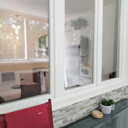 Suzana 2br With Balcony Апартаменти