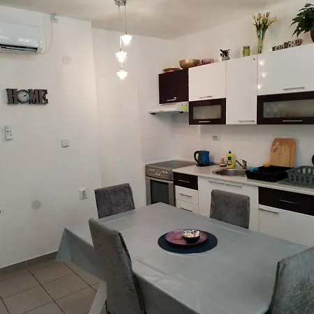 Suzana 2br With Balcony