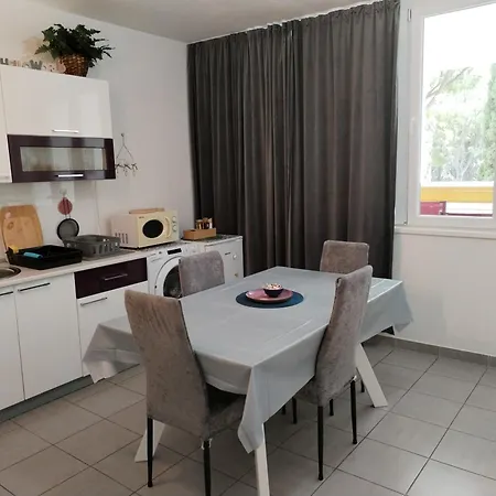 Suzana 2br With Balcony Spalato