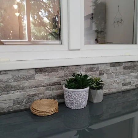 Suzana 2br With Balcony Apartment