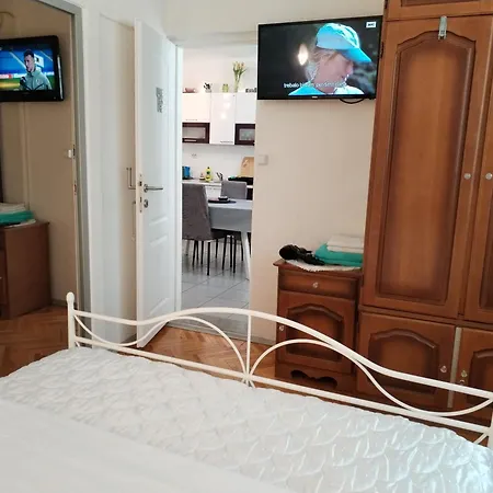 Suzana 2br With Balcony Appartamento