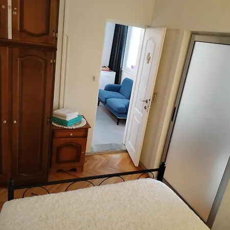 Suzana 2br With Balcony Split