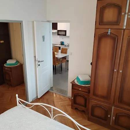Suzana 2br With Balcony Split