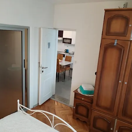 Suzana 2br With Balcony Split