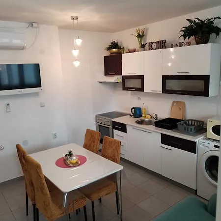 Suzana 2br With Balcony *