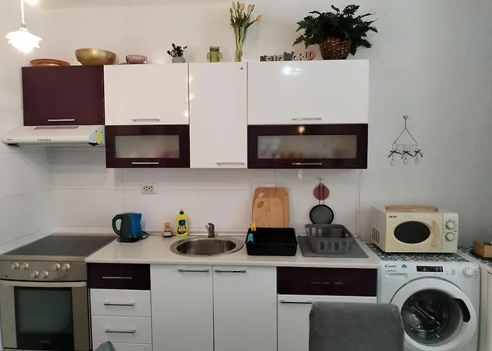 Suzana 2br With Balcony 아파트