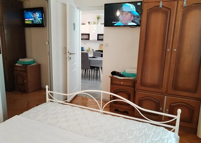 Suzana 2br With Balcony 아파트