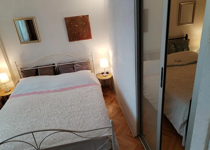 Suzana 2br With Balcony Split