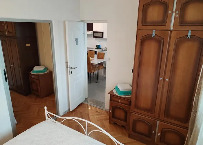 Suzana 2br With Balcony Split
