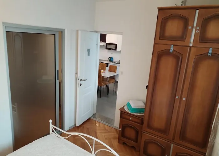 Suzana 2br With Balcony Split