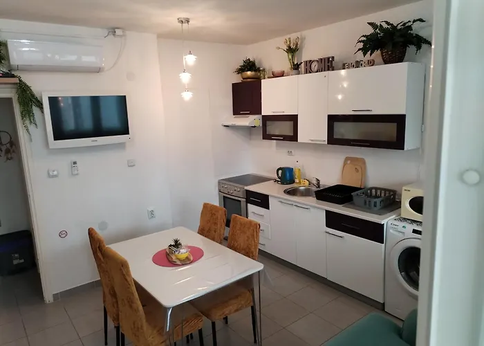 Suzana 2br With Balcony *
